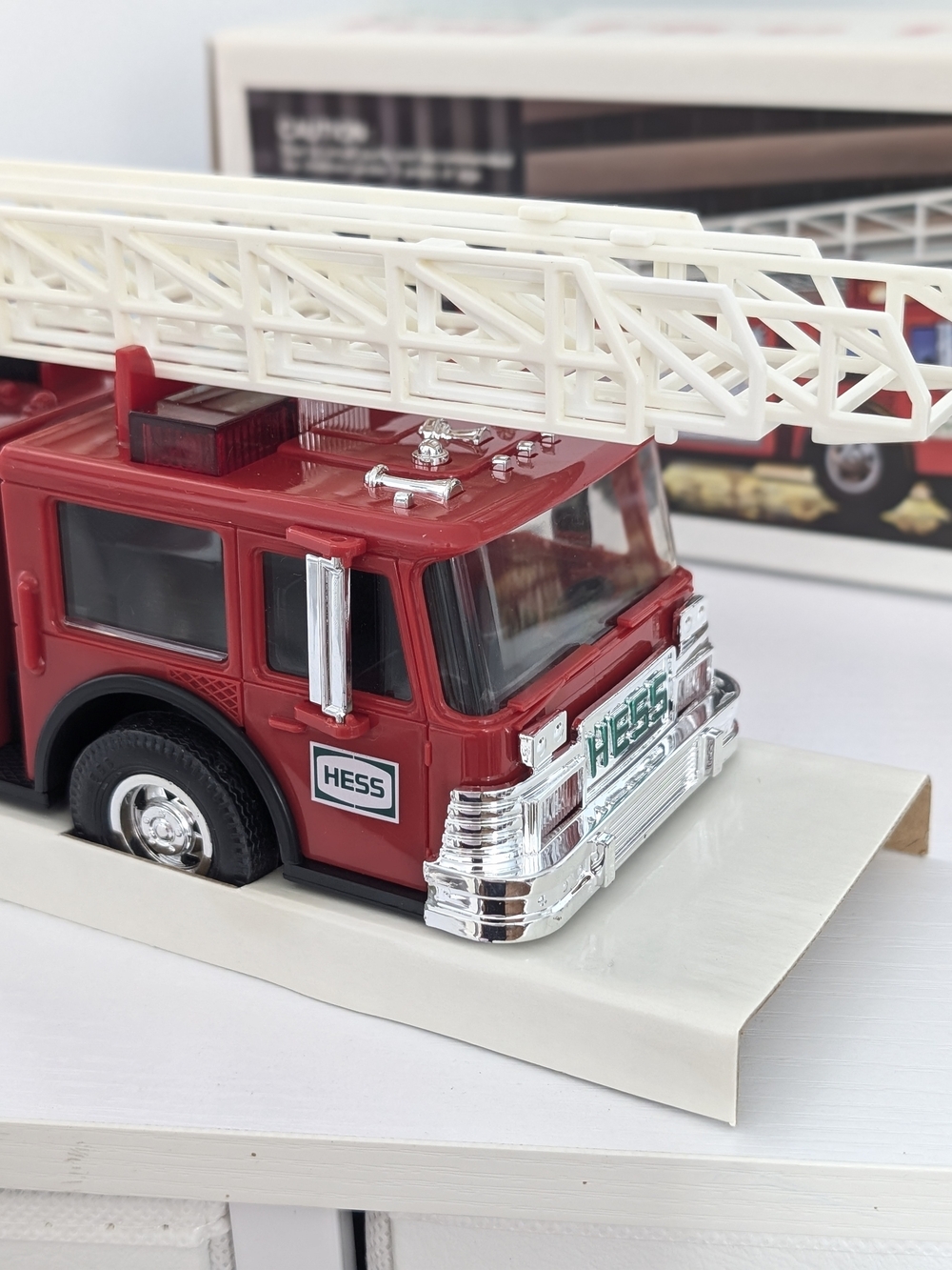 1986 Vintage Hess Toy Red Fire Truck Bank — First Edition Collectible NOS - Picture 8 of 11